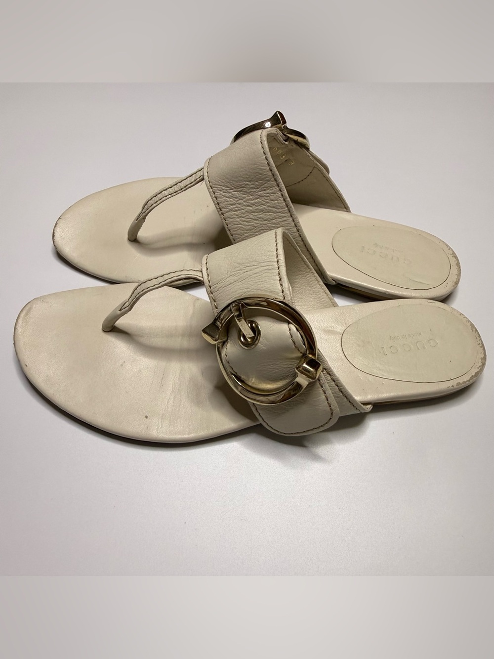 Gucci cream leather sandals with gold buckle size 8